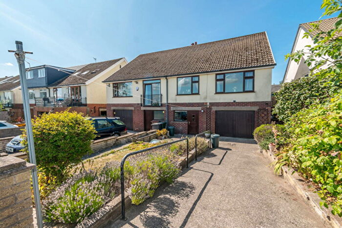 2 Bedroom Semi-Detached Bungalow For Sale In Huddersfield Road, Skelmanthorpe, HD8