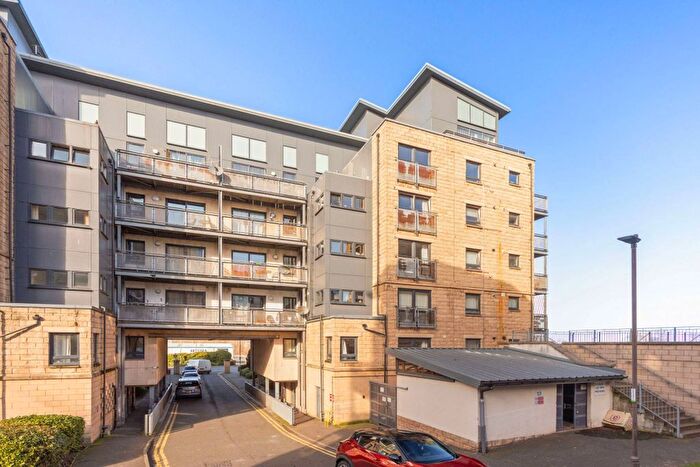 3 Bedroom Flat For Sale In Hawkhill Close, Lochend, Edinburgh, EH7