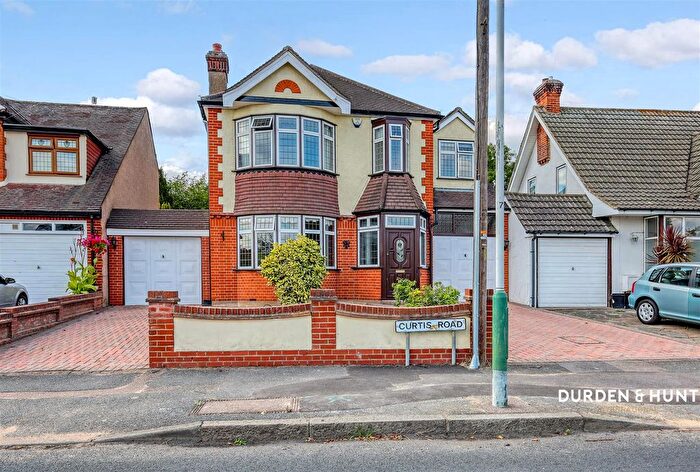 4 Bedroom Detached House For Sale In Curtis Road, Emerson Park, RM11