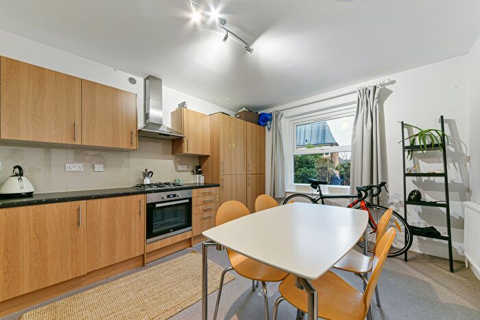 2 Bedroom Flat To Rent In West Hill, London, SW18