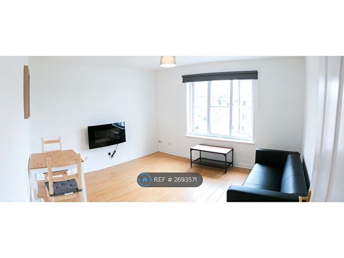1 Bedroom Flat To Rent In Tullis Gardens, Glasgow, G40