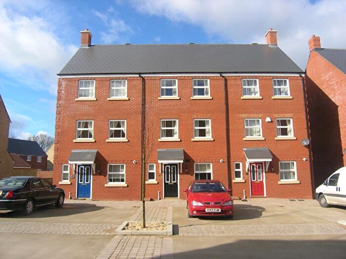 3 Bedroom House To Rent In Phoenix Gardens, Oakhurst, Swindon, SN25
