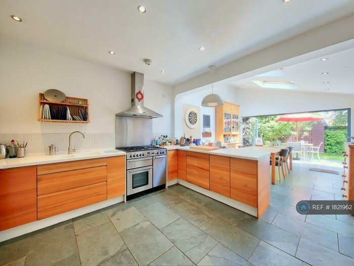 4 Bedroom Semi-Detached House To Rent In Poplar Grove, New Malden, KT3