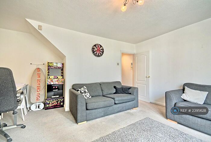 3 Bedroom Flat To Rent In Micawber Court, London, N1