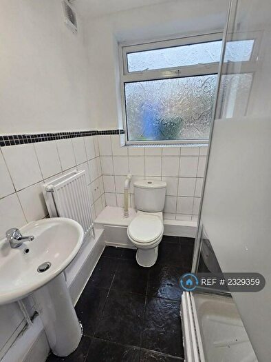 2 Bedroom End Of Terrace House To Rent In Cheetham Hill Road, Dukinfield, SK16