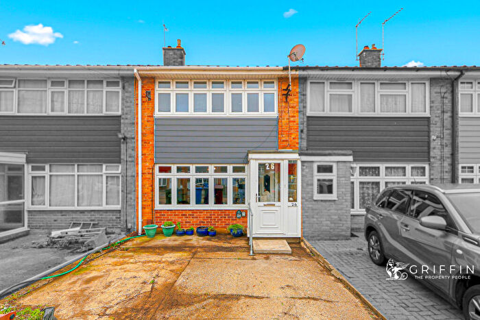 3 Bedroom Terraced House For Sale In Chaucer Close, Tilbury, RM18