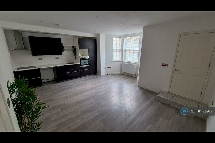 3 Bedroom Flat To Rent In Edgar Road, Cliftonville, Margate, CT9