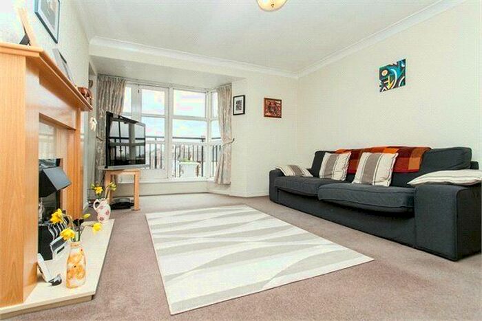 2 Bedroom Flat To Rent In Wadham Avenue, Walthamstow, London, E17