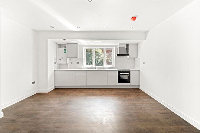 3 Bedroom Apartment To Rent In Ashton Lane, Sale, M33