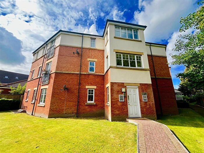 2 Bedroom Flat For Sale In Redgrave Close, Gateshead, NE8