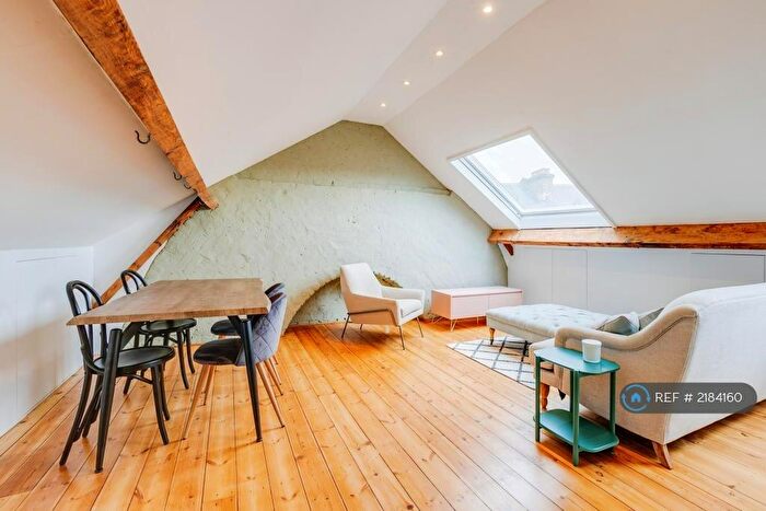 3 Bedroom Flat To Rent In Eckstein Road, London, SW11