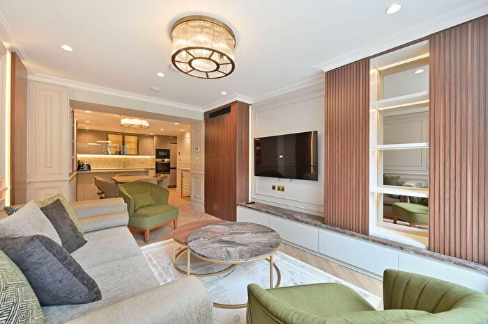 2 Bedroom Flat To Rent In Royal Crescent, Holland Park, London, W11