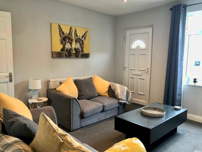 2 Bedroom House To Rent In Allen Street, Two Gates, B77