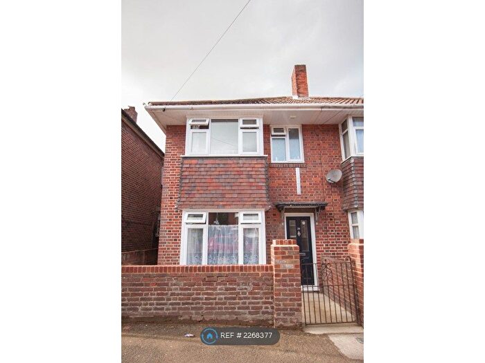 7 Bedroom Semi-Detached House To Rent In Burlington Road, Southampton, SO15