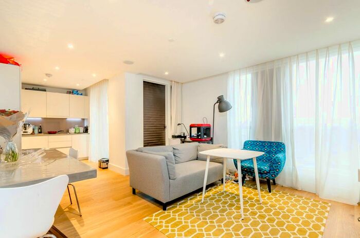 2 Bedroom Flat To Rent In Upper Richmond Road, Putney, London, SW15