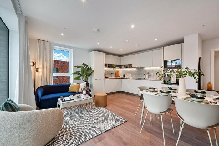 3 Bedroom Flat To Rent In Uncle Deptford, Evelyn Street, London, SE8