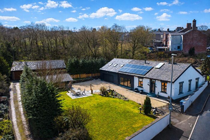 5 Bedroom Detached House For Sale In 'Hillside Bungalow' Hoddlesden, BB3