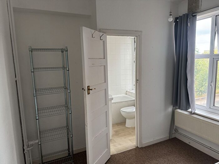 1 Bedroom Flat To Rent In Brixton Hill, London, SW2