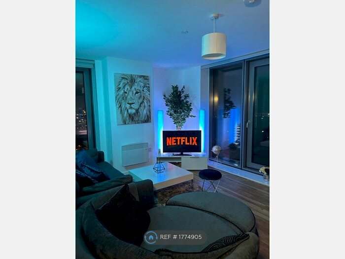 2 Bedroom Flat To Rent In Michigan Point Tower A, Salford, M50