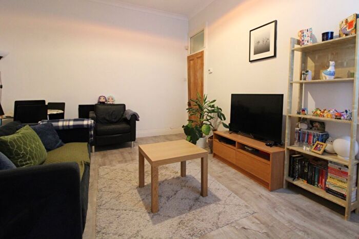 2 Bedroom Flat To Rent In Biddlestone Road, Newcastle Upon Tyne, Tyne And Wear, NE6