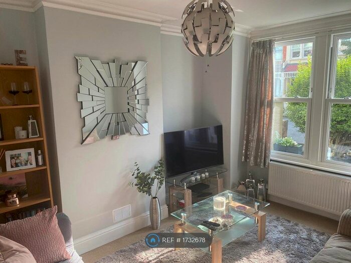 1 Bedroom Flat To Rent In Trentham Street, London, SW18