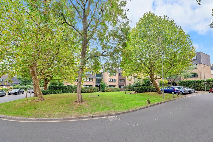 3 Bedroom Flat For Sale In Ericcson Close, London, SW18