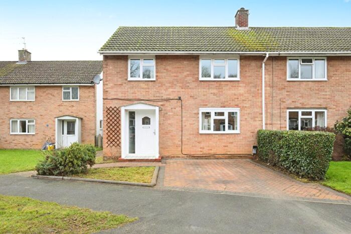 3 Bedroom Semi Detached House For Sale In Thistle Grove, Welwyn Garden City, AL7