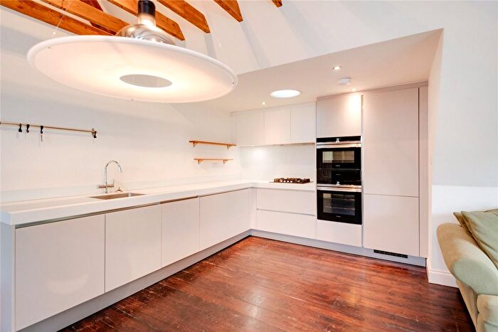 3 Bedroom Flat To Rent In Fitzjohns Avenue, Hampstead, London, NW3