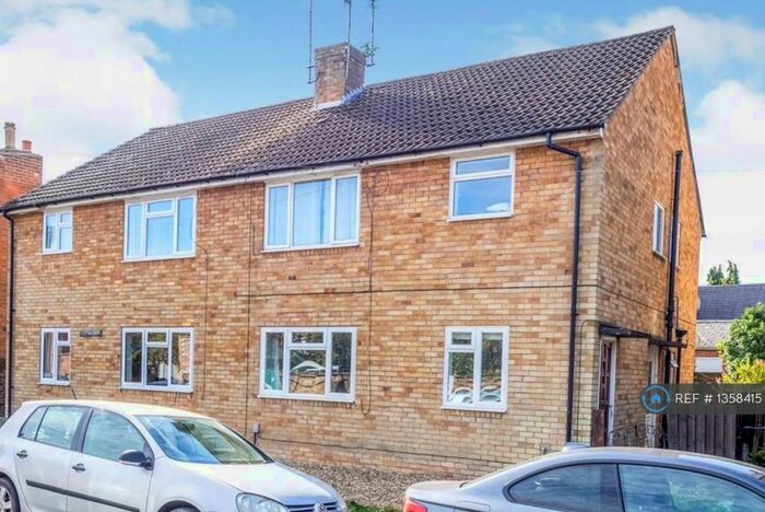 2 Bedroom Maisonette To Rent In Clifton Court, Leamington Spa, CV31