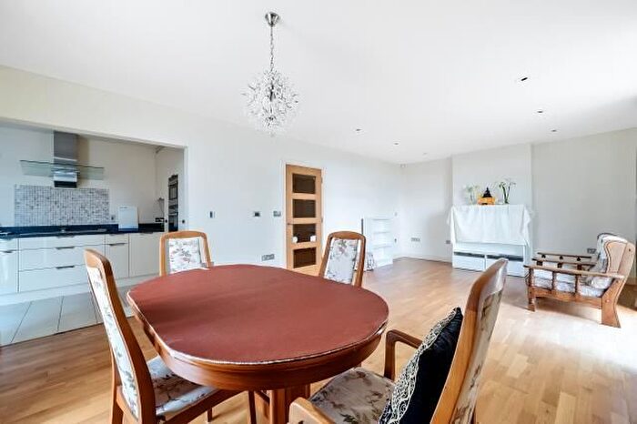 2 Bedroom Flat To Rent In Cumnor Hill, Oxford, OX2
