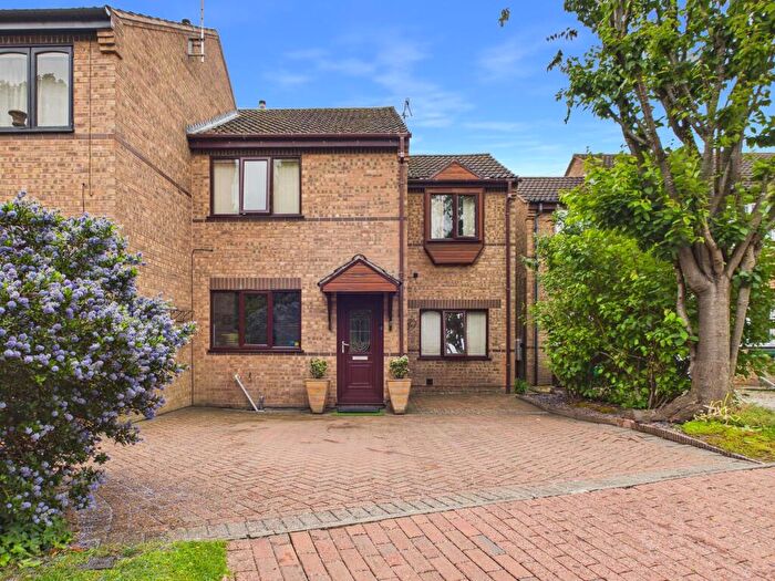 3 Bedroom Semi-Detached House For Sale In Vulcan Close, Nottingham, NG6