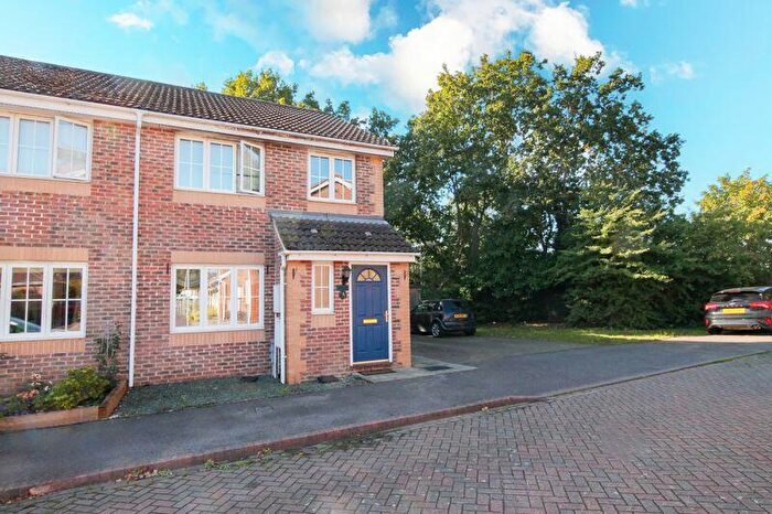 3 Bedroom Semi-Detached House To Rent In Little Fox Drive, Park Gate, SO31