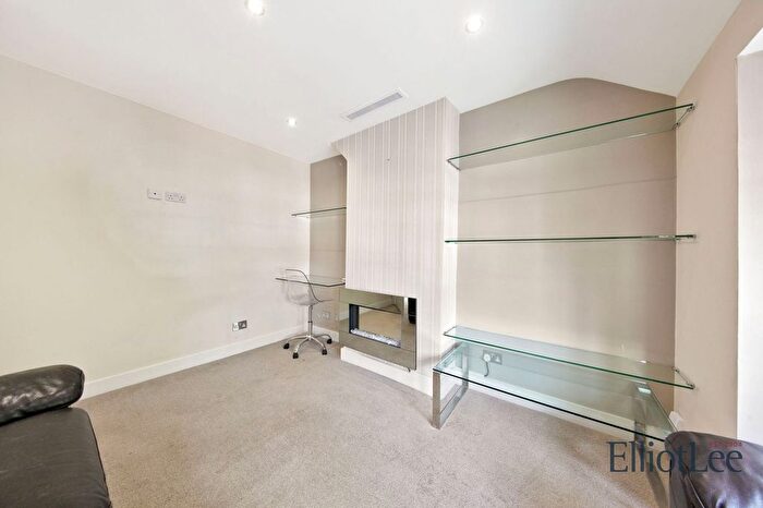 1 Bedroom Maisonette To Rent In Third Avenue, Watford, WD25