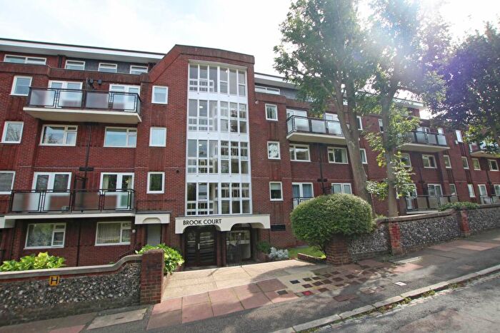 2 Bedroom Flat For Sale In Meads Road, Eastbourne, BN20