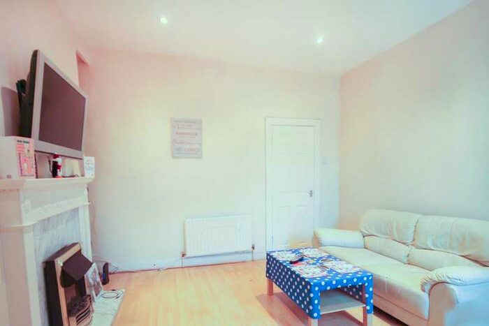 3 Bedroom Flat To Rent In Third Avenue, Heaton, NE6