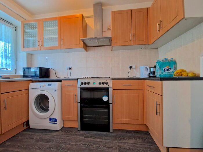 4 Bedroom Maisonette To Rent In Burbage Close, Borough, Elephant &amp; Castle, London, SE1