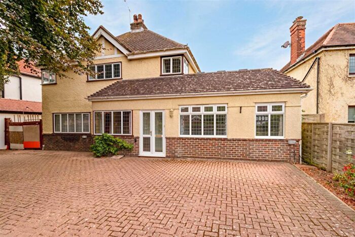 5 Bedroom Detached House For Sale In Offington Lane, Worthing, BN14