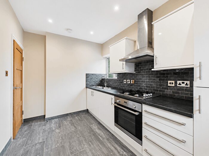 2 Bedroom Flat To Rent In Rochester Gardens, London, CR0