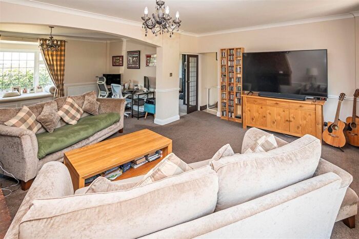 4 Bedroom Detached House For Sale In Lower Dunton Road, Bulphan, Upminster, RM14