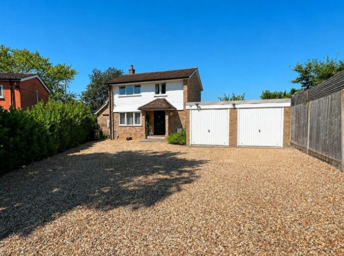 3 Bedroom Detached House For Sale In Kenilworth Road, Basingstoke, RG23