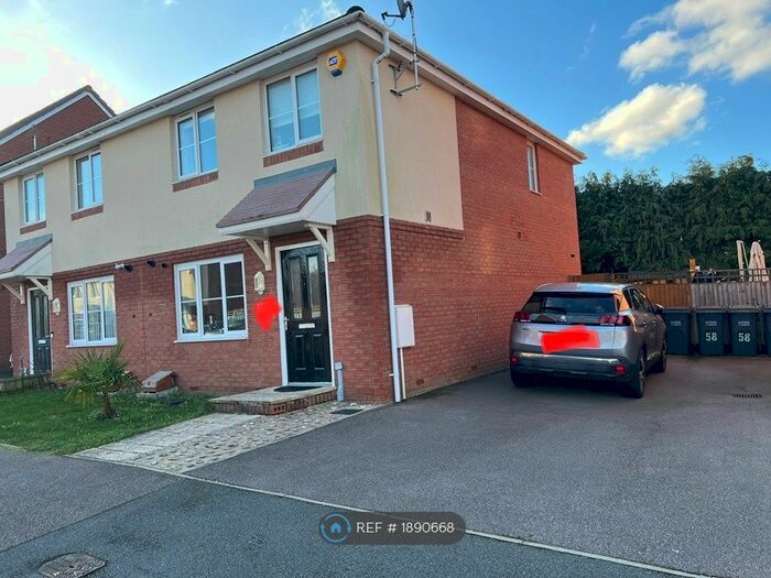 3 Bedroom Semi-Detached House To Rent In Verde Close, Luton, LU2