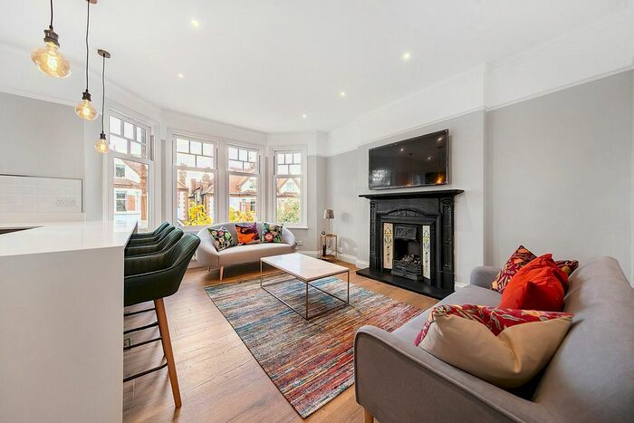 2 Bedroom Flat To Rent In Enmore Road, London, SW15