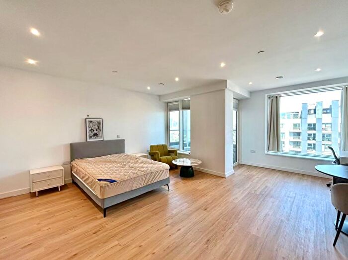 Studio To Rent In Deacon Street, London, SE17