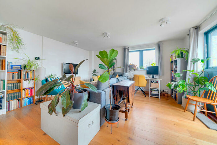 1 Bedroom Apartment To Rent In Kenninghall Road, Hackney, London, E5