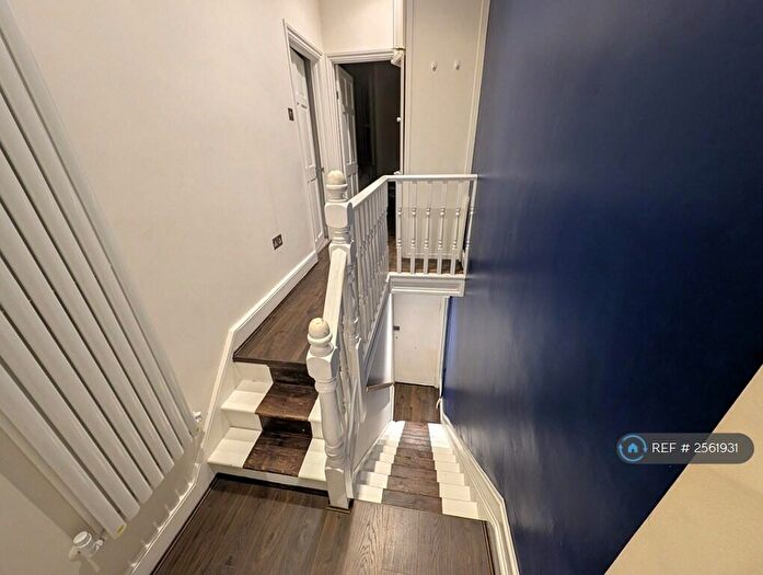 2 Bedroom Flat To Rent In Samuel Street, London, SE18