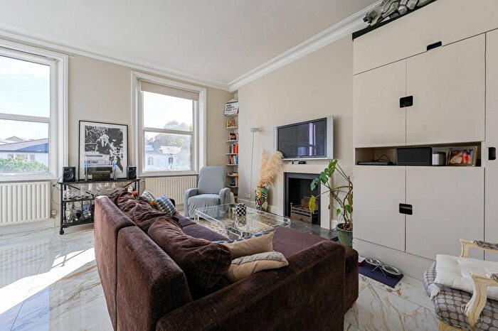 1 Bedroom Flat For Sale In Flat, Barker Street, Chelsea, London, SW10