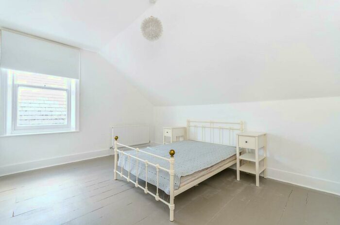 3 Bedroom Flat To Rent In Burnt Ash Hill, Lee, London, SE12