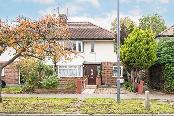 2 Bedroom Maisonette To Rent In Shaftesbury Avenue, Harrow, HA2