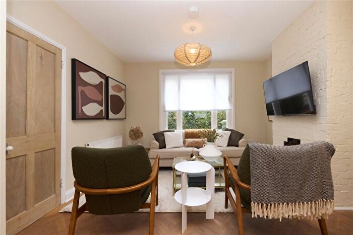 2 Bedroom Apartment To Rent In Howbury Road, London, SE15