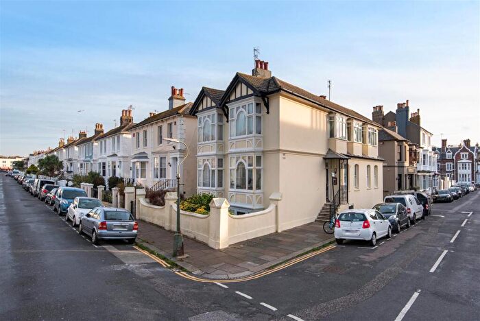 Apartment To Rent In Osborne Villas, Hove, BN3